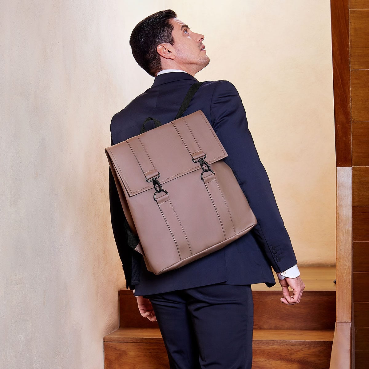 MOCHILA POLIURETANO CASUAL AADRAN