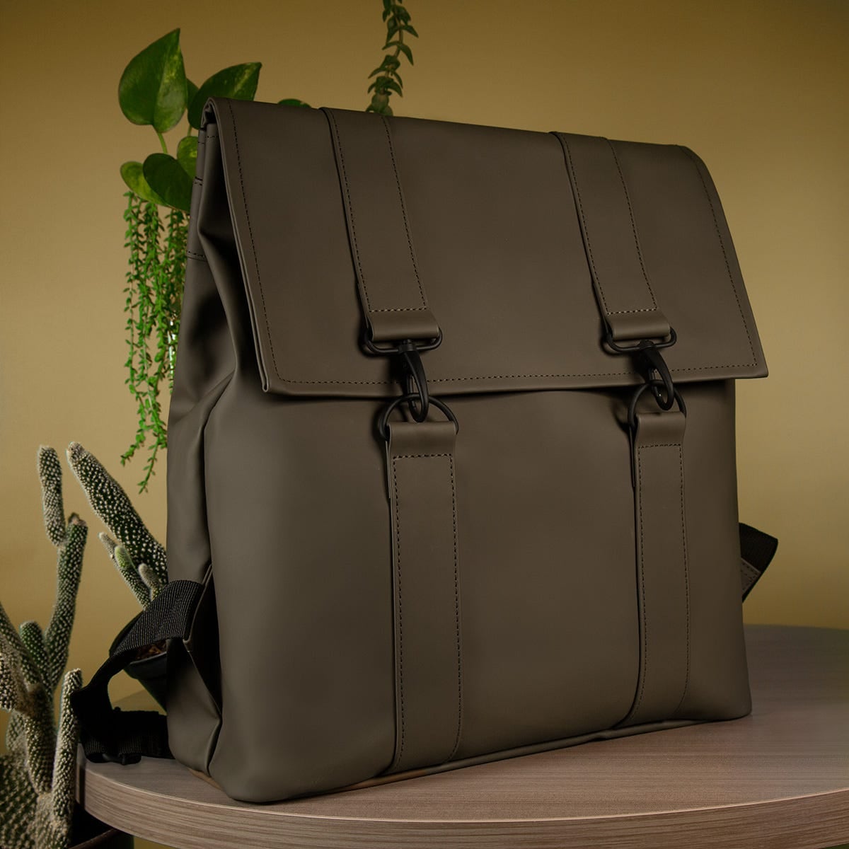 MOCHILA POLIURETANO CASUAL AADRAN
